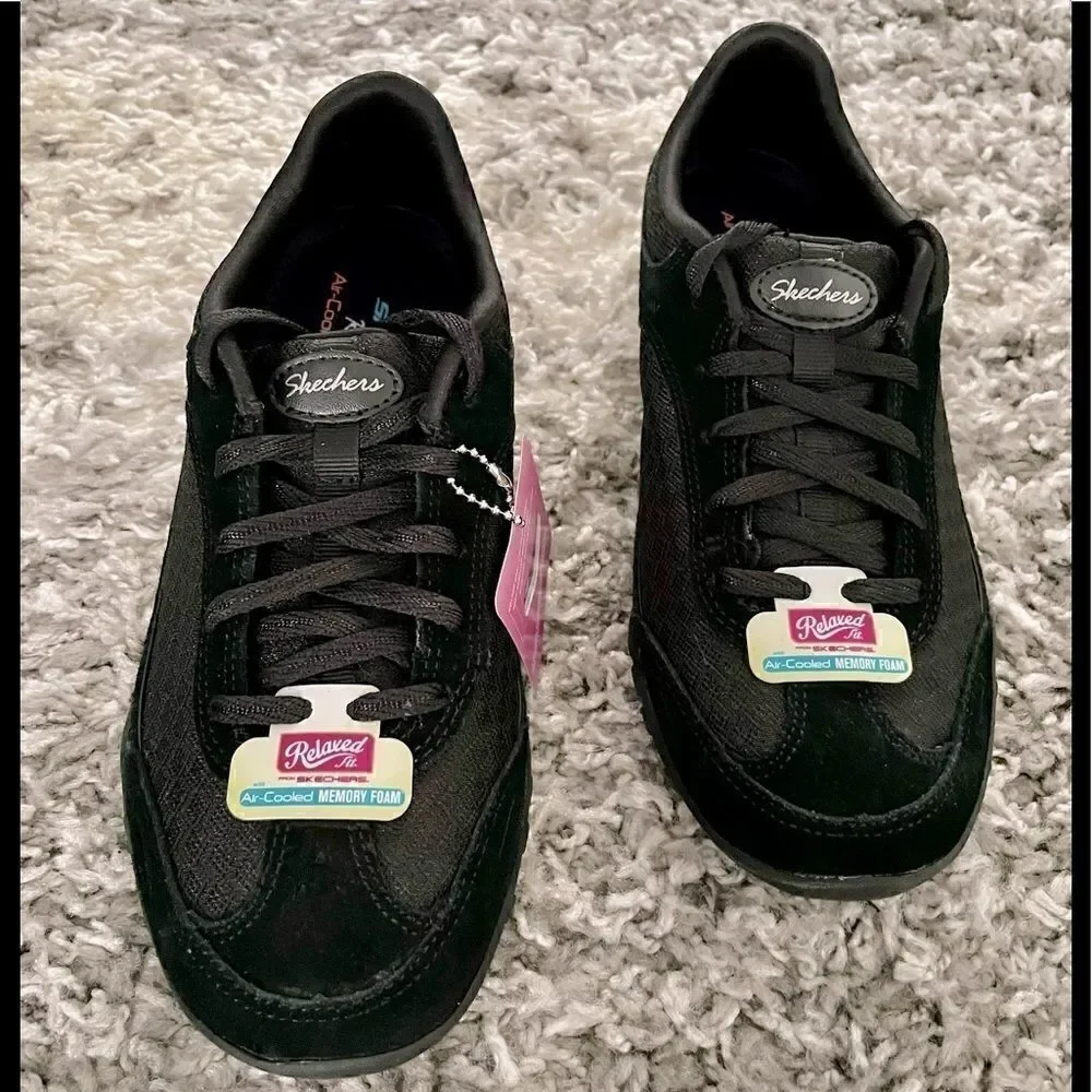 NWT Skechers Breathe Easy Simply Sincere Sneakers